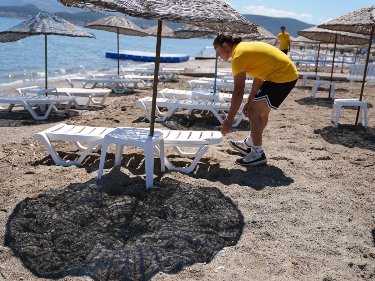 URLA’NIN KIYILARINDA YAZ MESAİSİ
