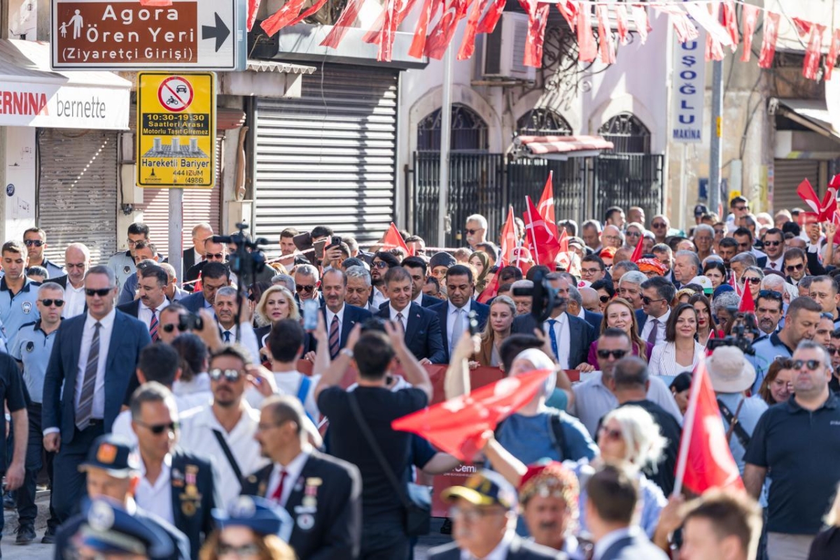 9 EYLÜL RUHU İZMİR SOKAKLARINDA