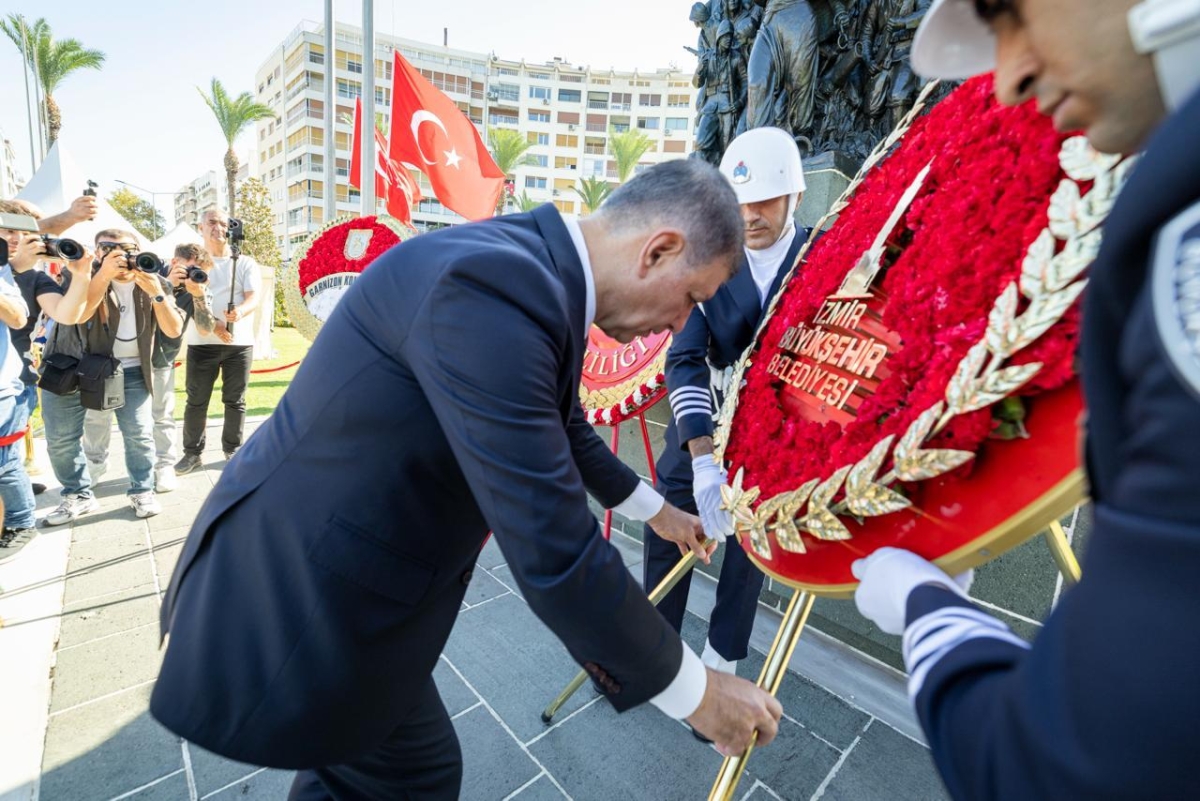 9 EYLÜL RUHU İZMİR SOKAKLARINDA