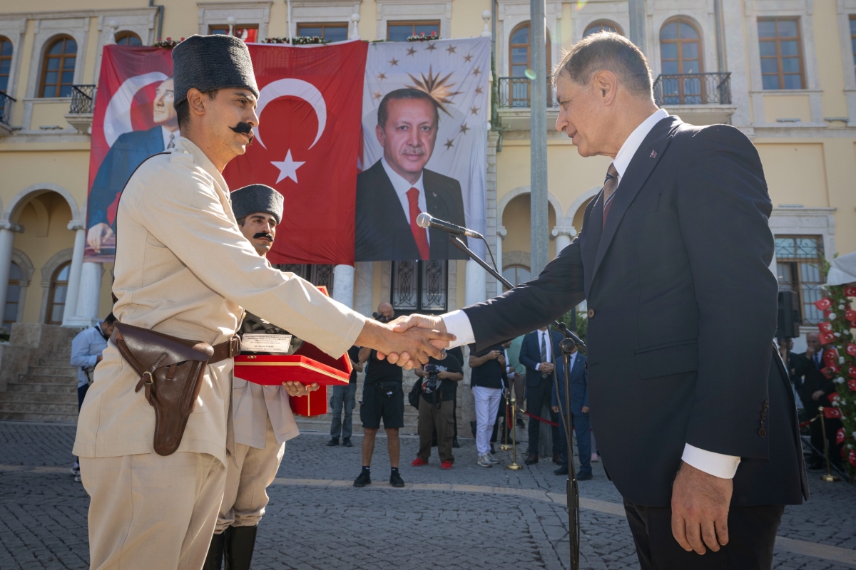 9 EYLÜL RUHU İZMİR SOKAKLARINDA