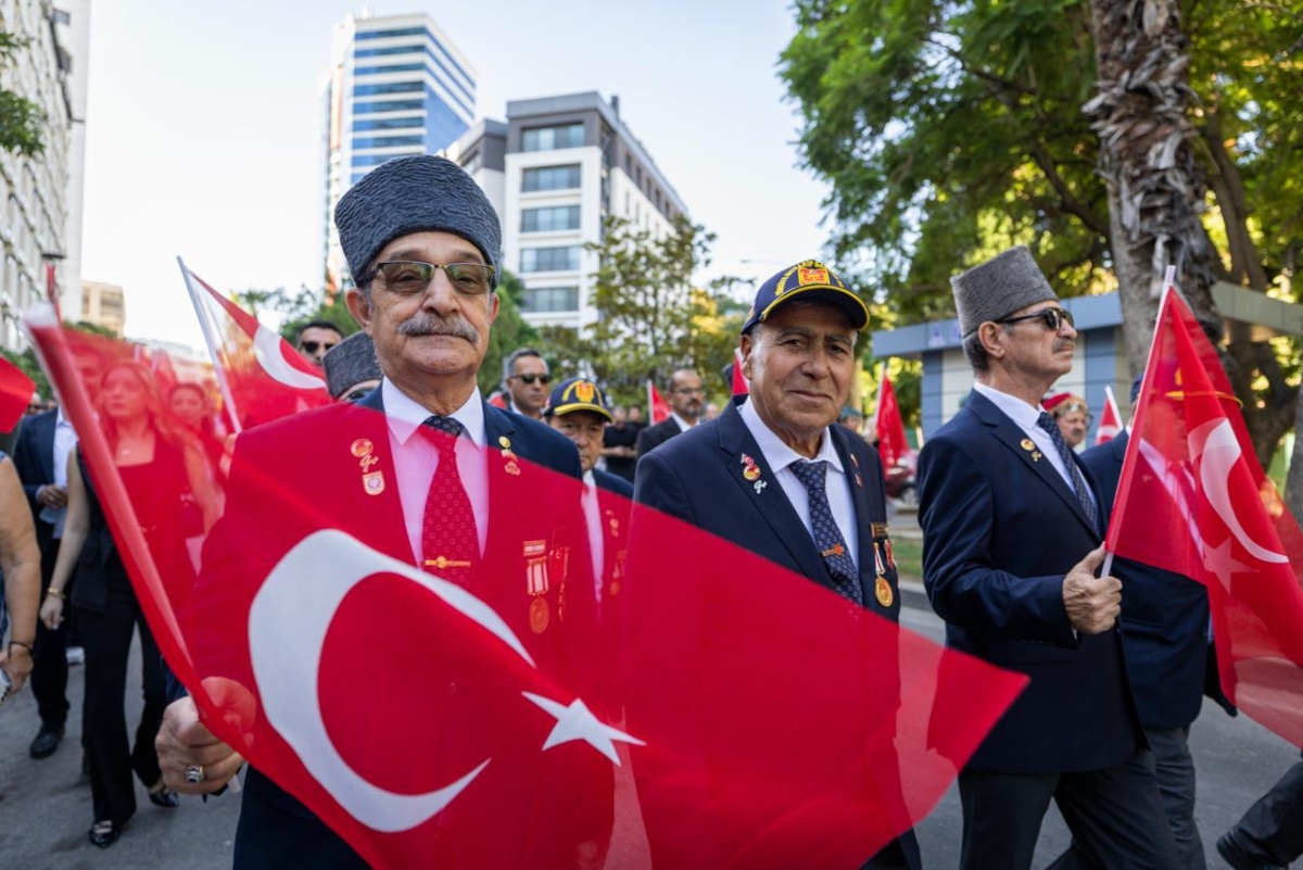 9 EYLÜL RUHU İZMİR SOKAKLARINDA