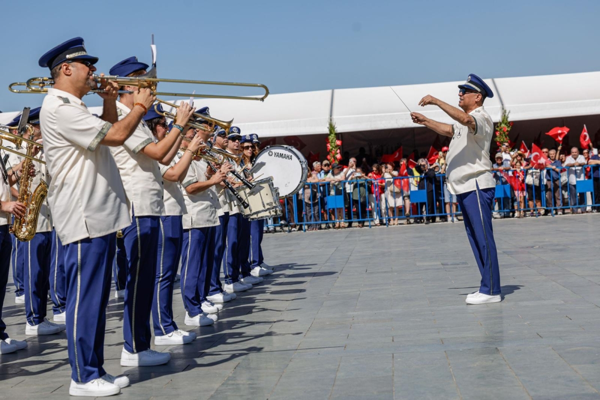 9 EYLÜL RUHU İZMİR SOKAKLARINDA