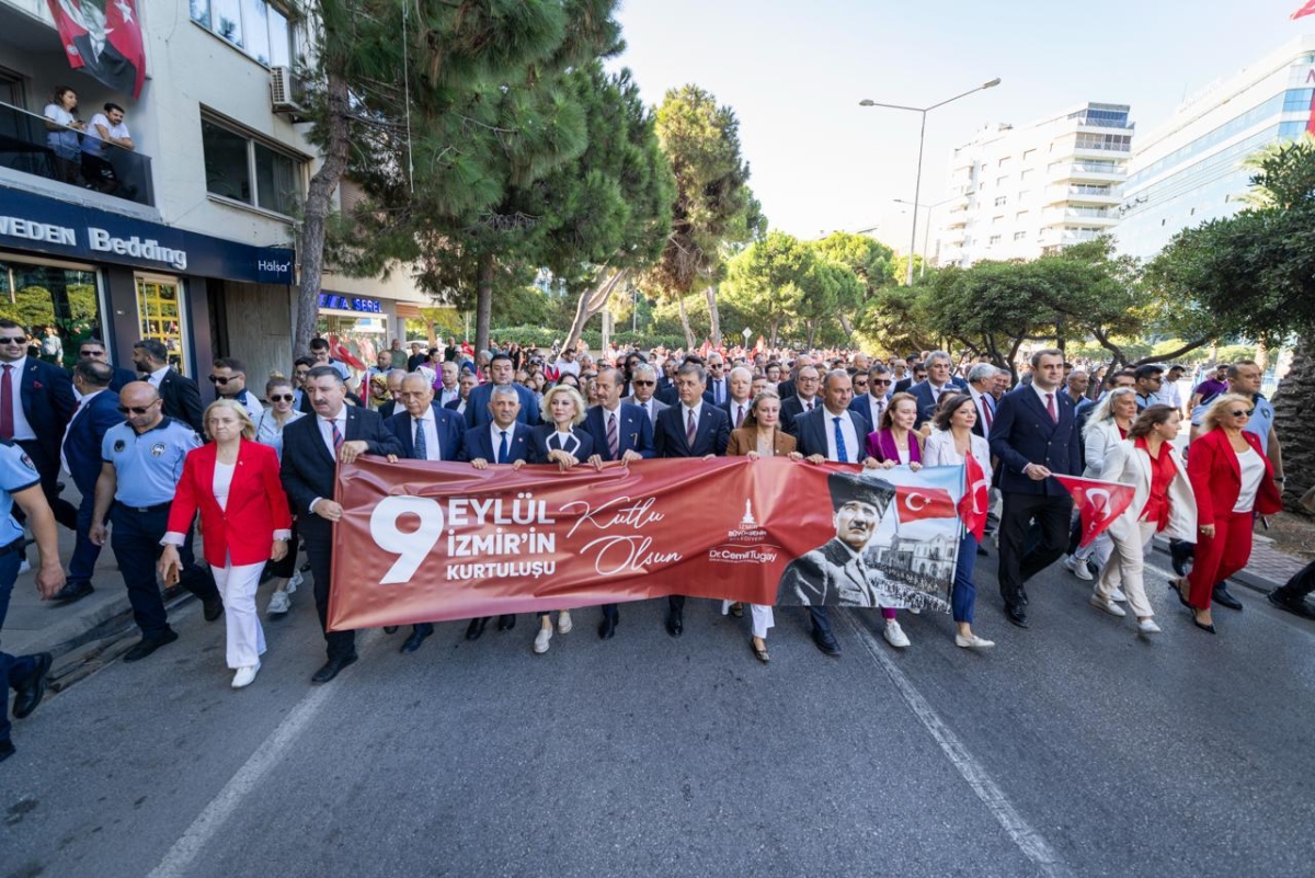 9 EYLÜL RUHU İZMİR SOKAKLARINDA