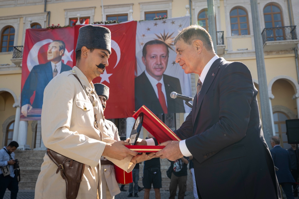 9 EYLÜL RUHU İZMİR SOKAKLARINDA