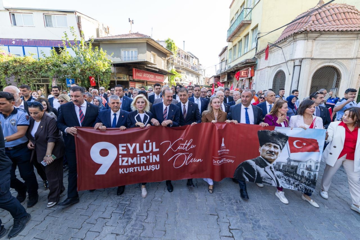 9 EYLÜL RUHU İZMİR SOKAKLARINDA