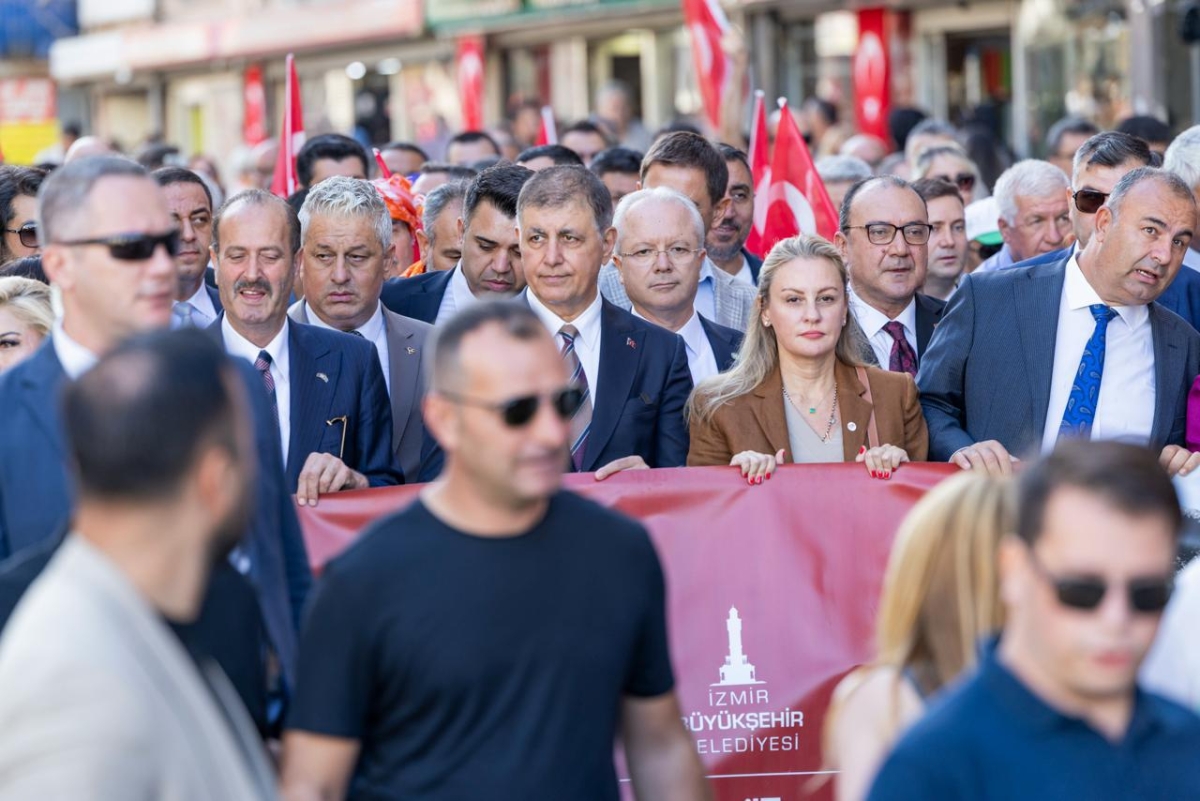 9 EYLÜL RUHU İZMİR SOKAKLARINDA