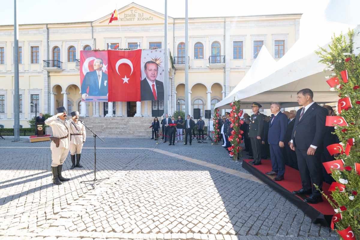 9 EYLÜL RUHU İZMİR SOKAKLARINDA