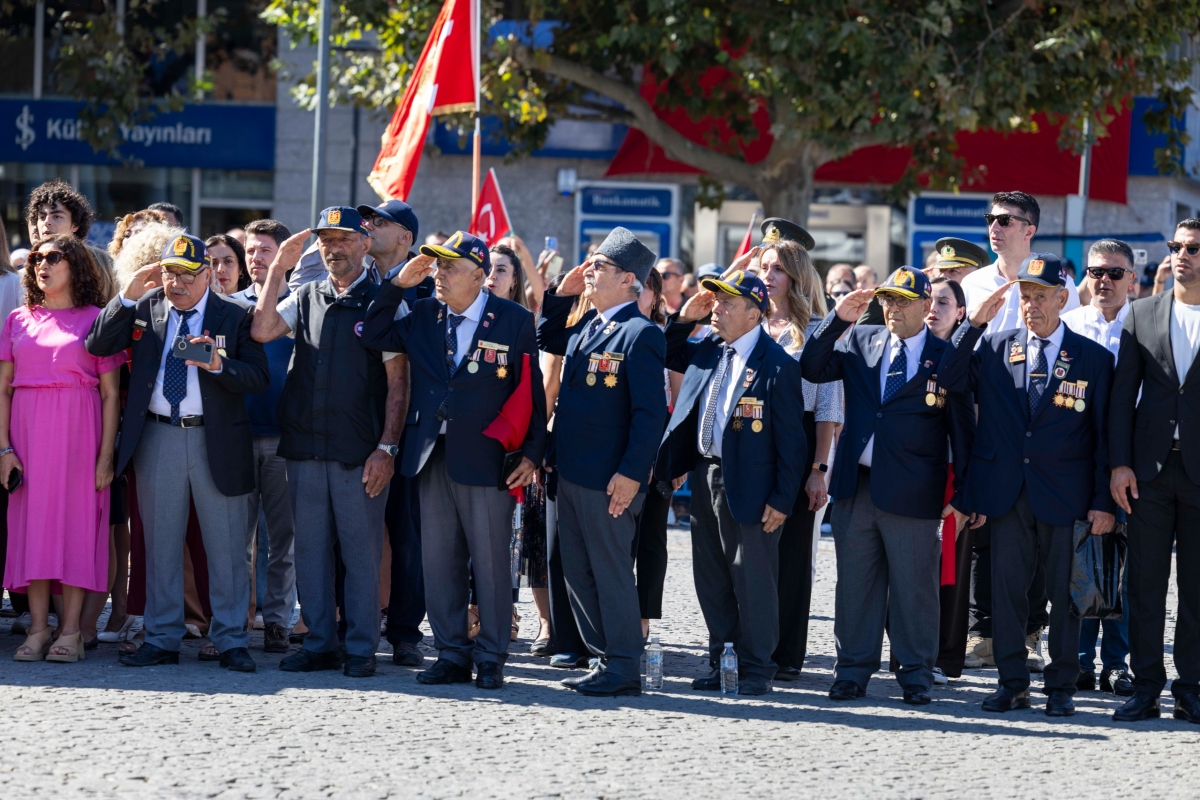 9 EYLÜL RUHU İZMİR SOKAKLARINDA