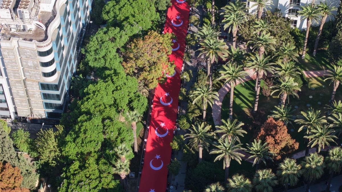 9 EYLÜL RUHU İZMİR SOKAKLARINDA