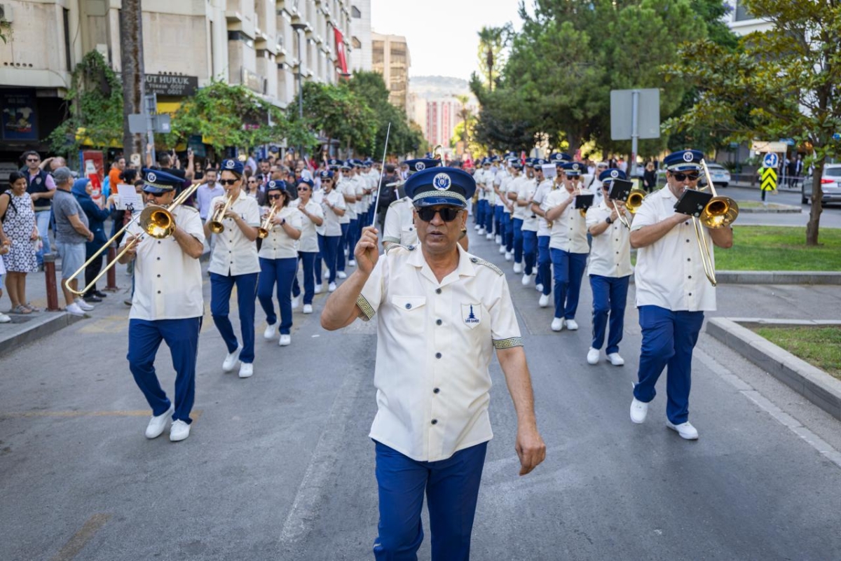 9 EYLÜL RUHU İZMİR SOKAKLARINDA