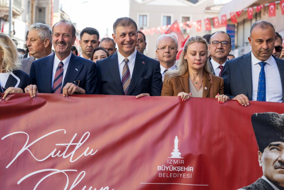 9 EYLÜL RUHU İZMİR SOKAKLARINDA
