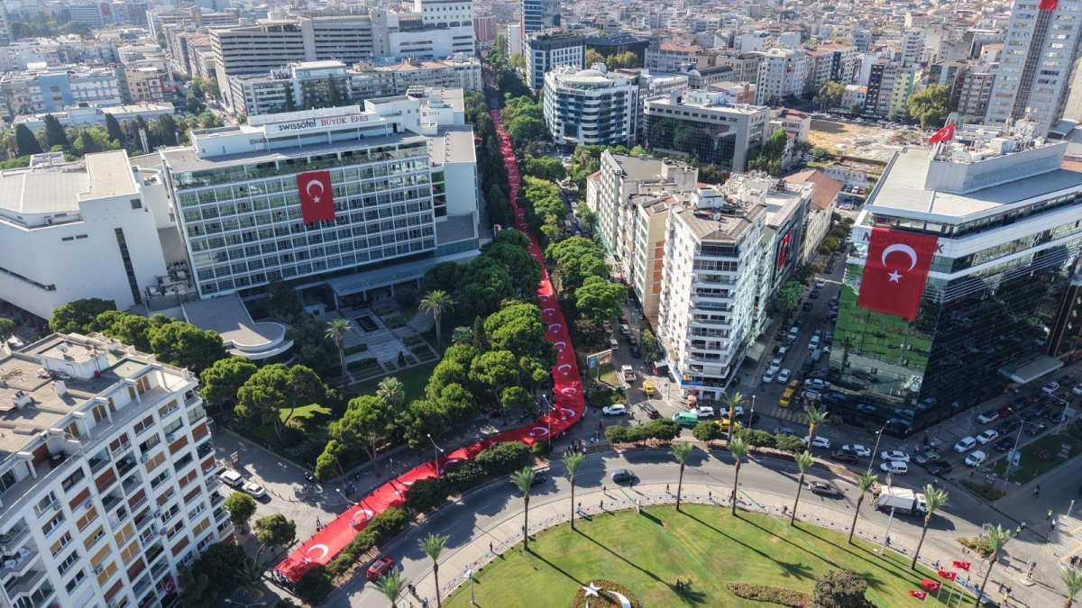 9 EYLÜL RUHU İZMİR SOKAKLARINDA