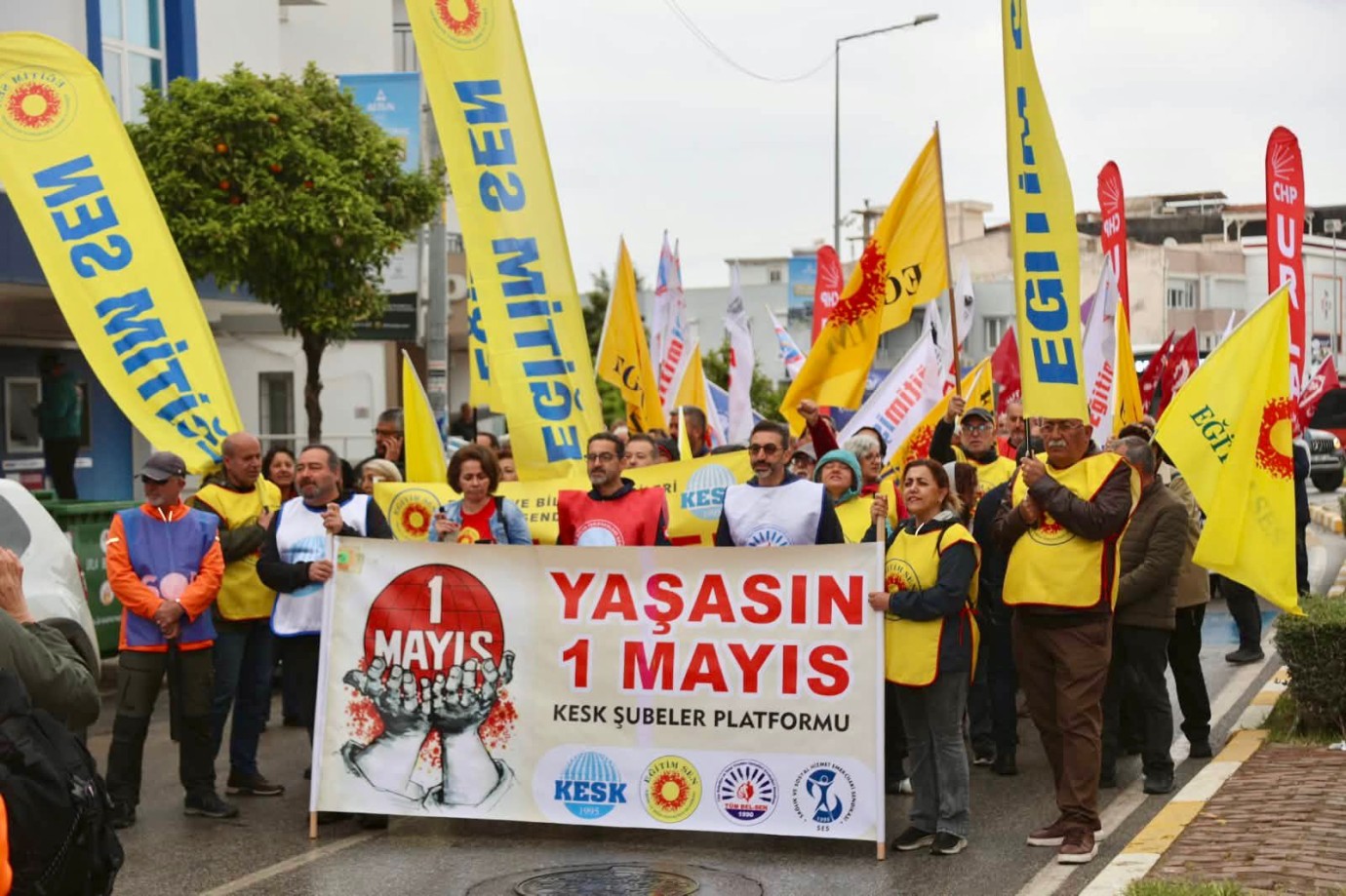 Urla’da 1 Mayıs Mesajı: “Adalet Olmadan Huzur Olmaz”
