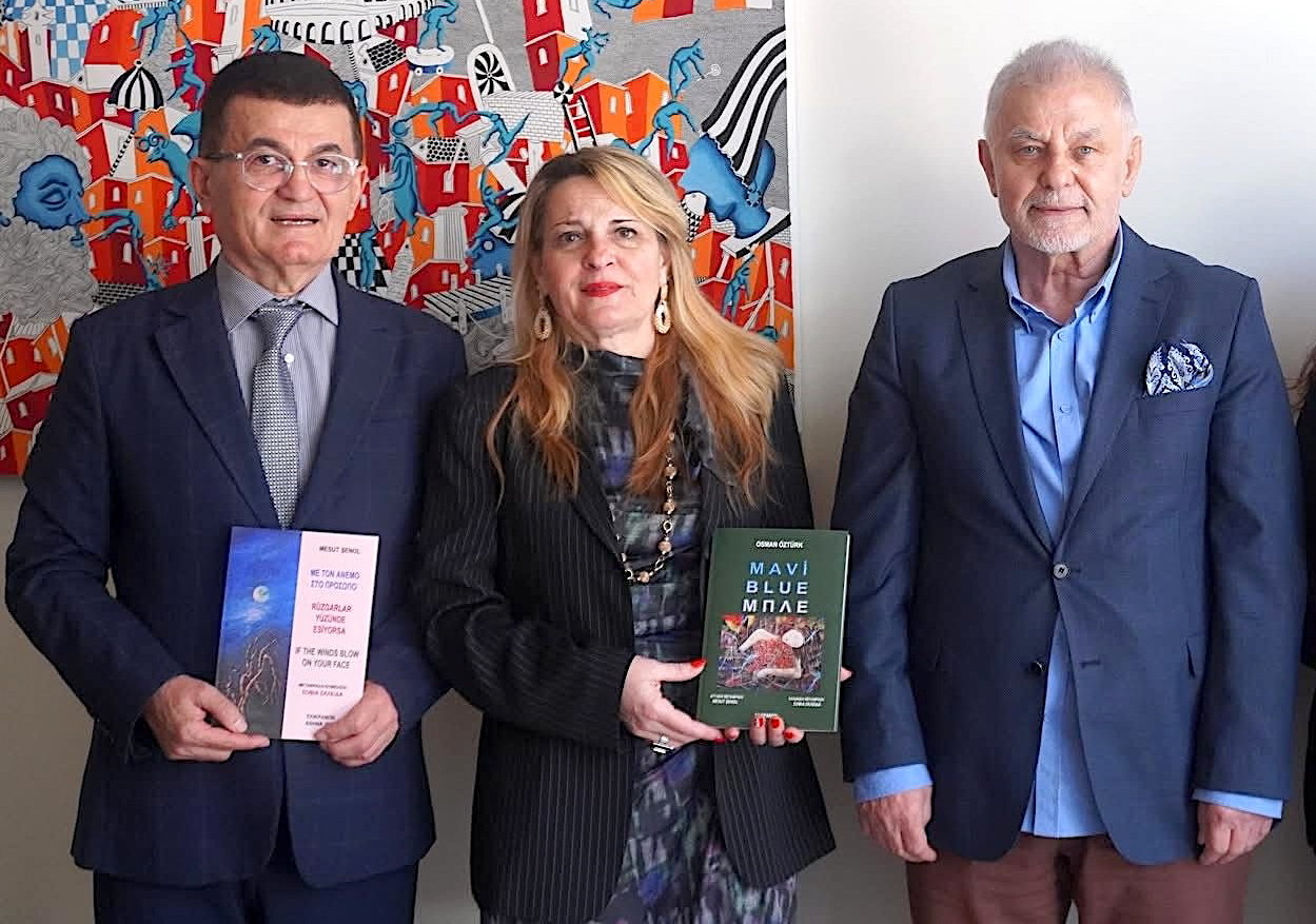 OSMAN ÖZTÜRK’ÜN MAVİ-BLUE” ADLI KİTABI ATİNA’DA OKURLA BULUŞTU