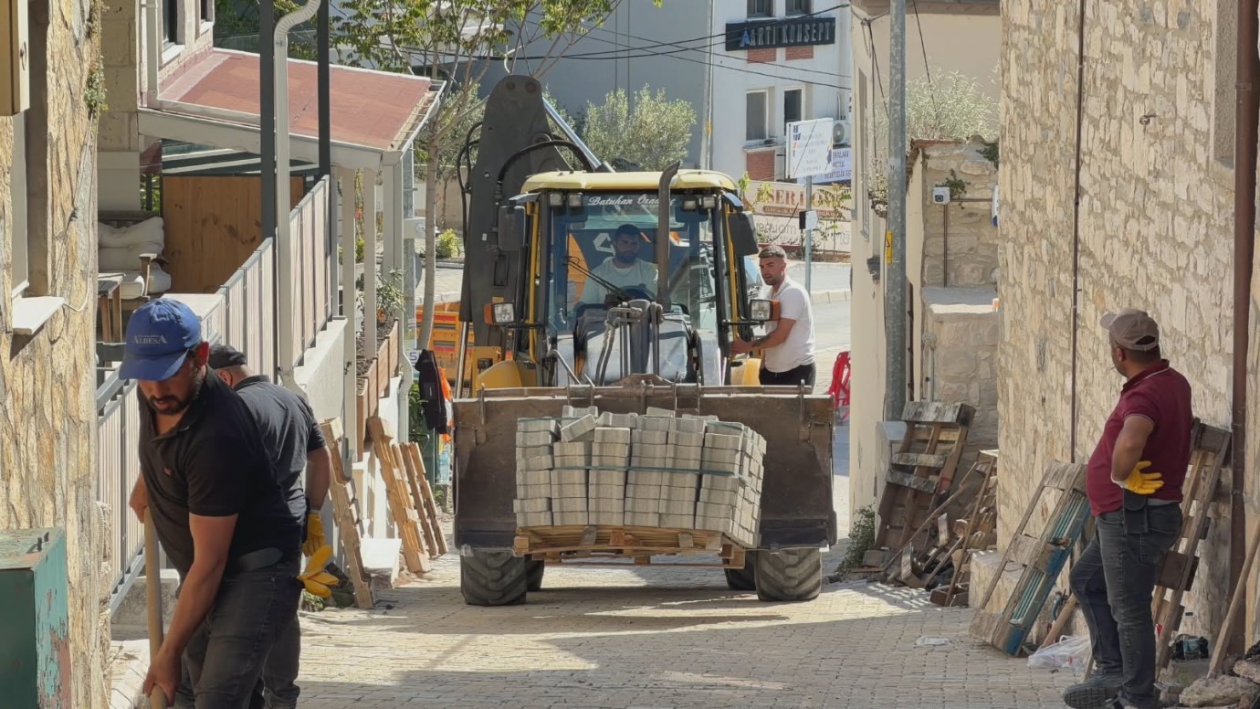 Urla’nın dört bir yanında çalışmalar devam ediyor