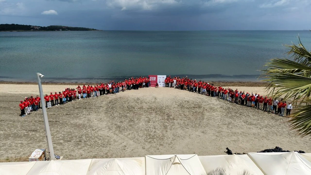 URLA’DA DENİZ DİBİ TEMİZLİĞİ YAPILDI