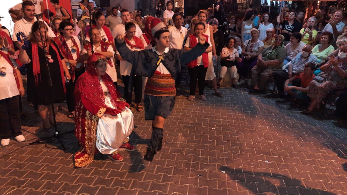 Türküyle Hayata Bağlan Korosu Oyuk Festivali’nde Coşturdu