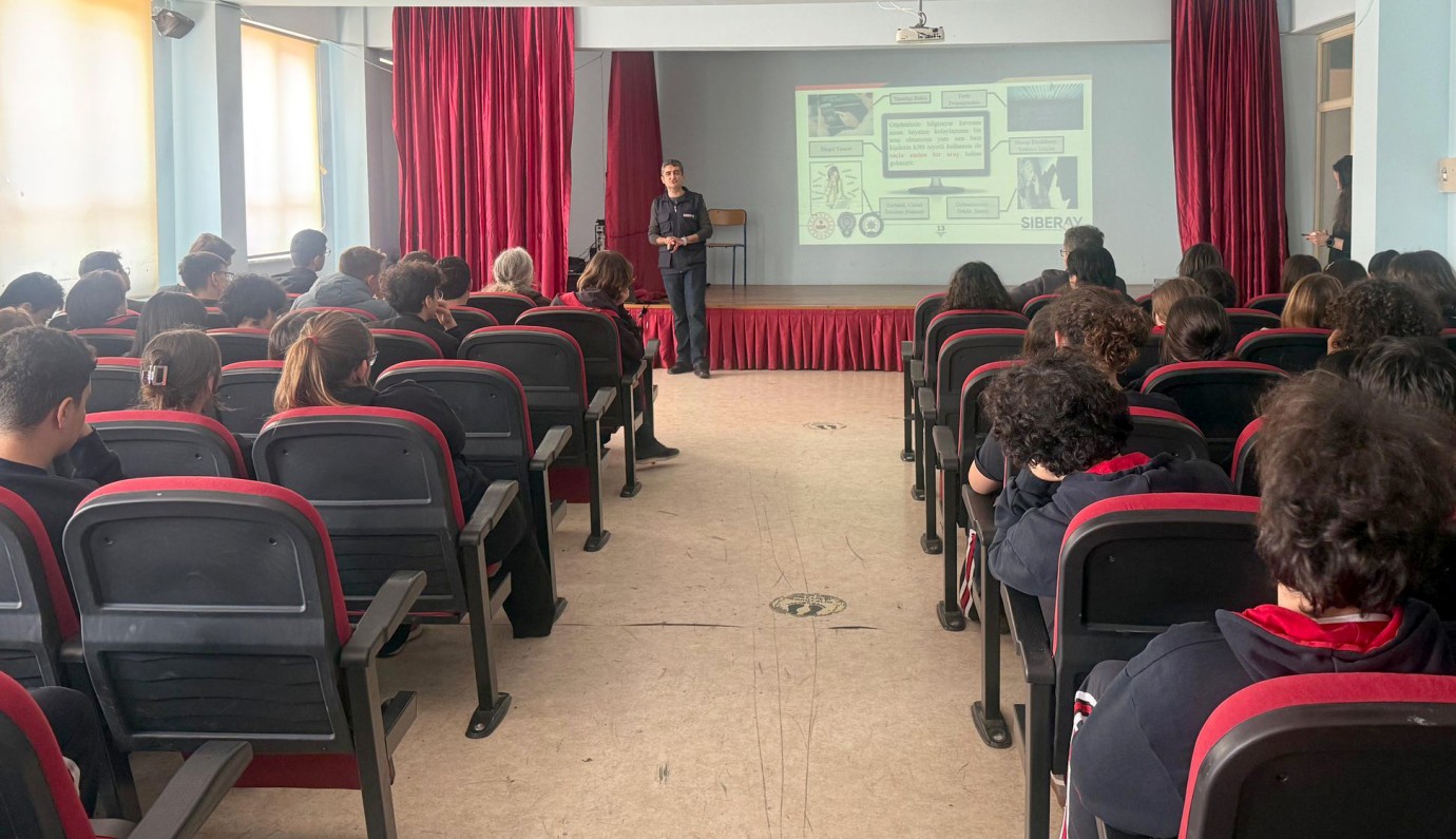 Urla’da SİBERAY Semineri: Öğrencilere Dijital Güvenlik Eğitimi