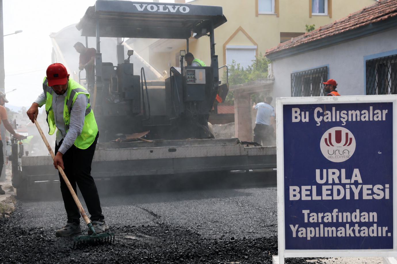 URLA’DA ASFALT SEFERBERLİĞİ