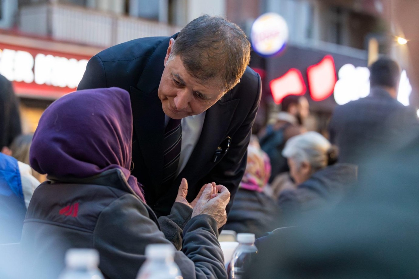 Büyükşehir emeklinin yanında, Kira ve alışveriş yardımı 4 bin TL’ye yükseldi