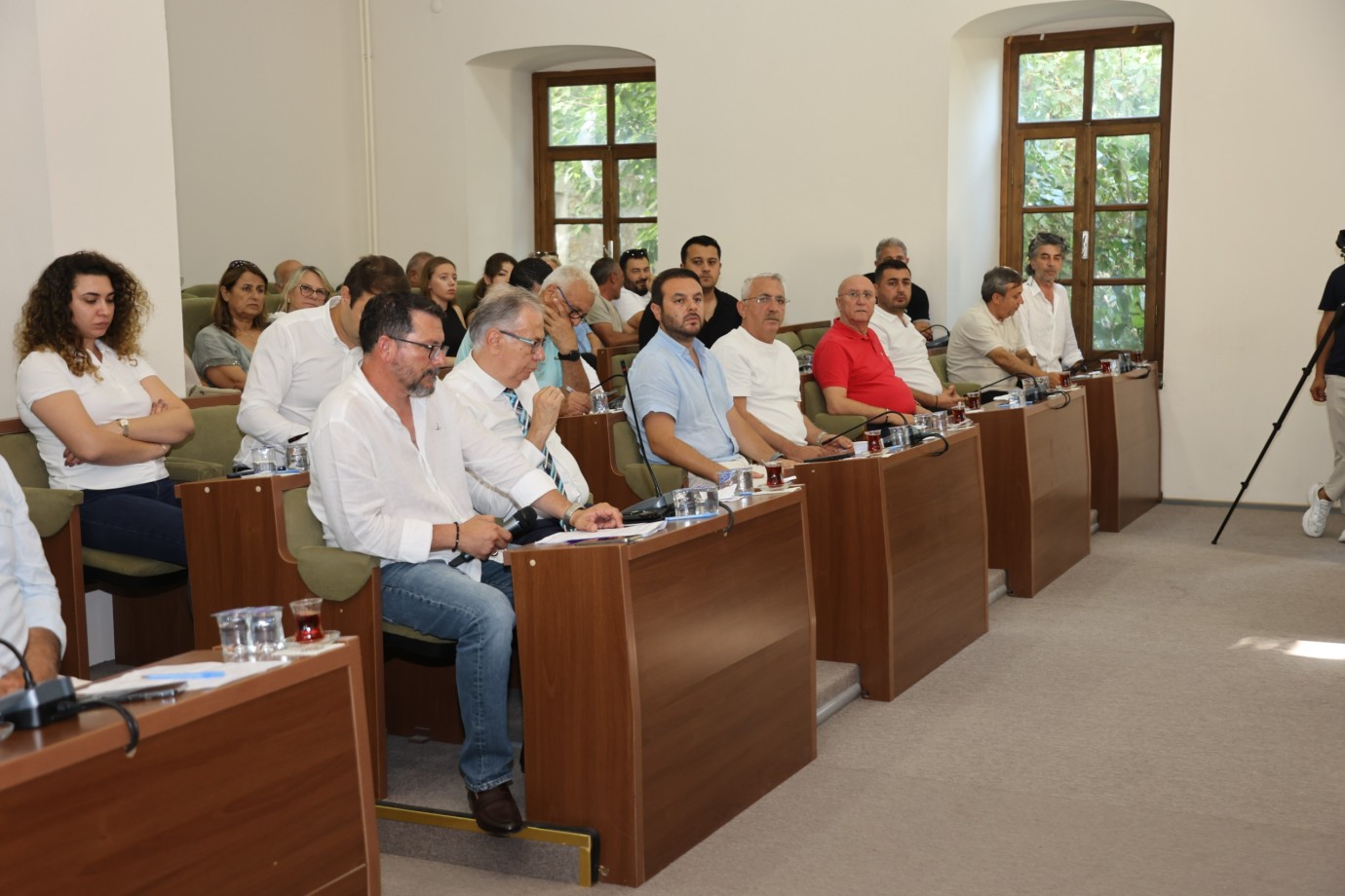 URLA’DA İSTİFALAR SONRASI İLK MECLİS; BALKAN’DAN ÖNEMLİ MESAJLAR