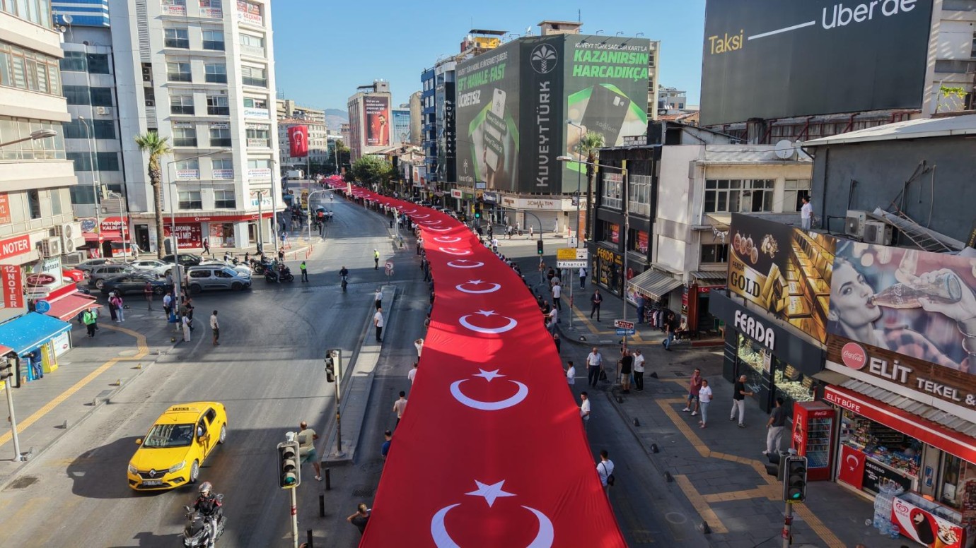 9 EYLÜL RUHU İZMİR SOKAKLARINDA